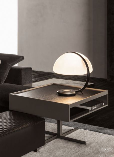 Итальянский боковой столик Close  от Minotti