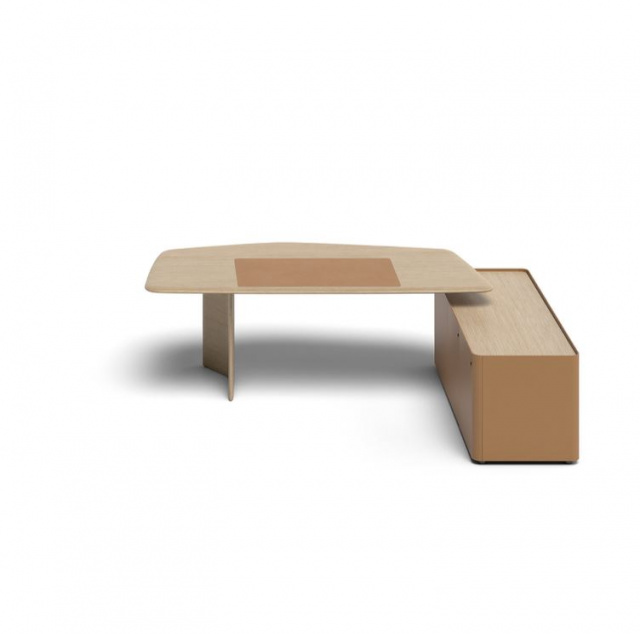 Итальянский письменный стол Trust  Iconic Desk от Poltrona Frau
