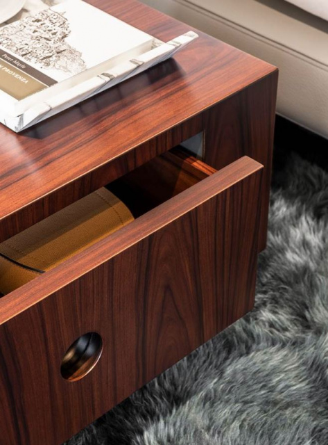 Итальянская тумбочка Brasilia "Nightstand" от Minotti