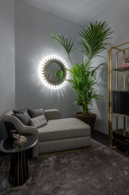 Итальянское настенное зеркало MAJESTIC XL WALL LIGHT MIRROR
