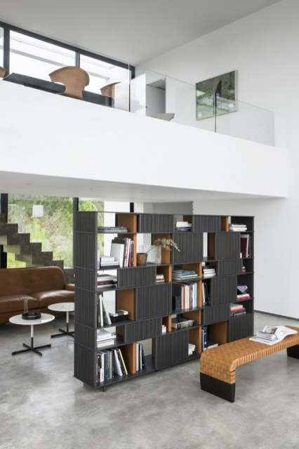 Итальянский стеллаж POLTRONA FRAU - Lloyd  Bookcase