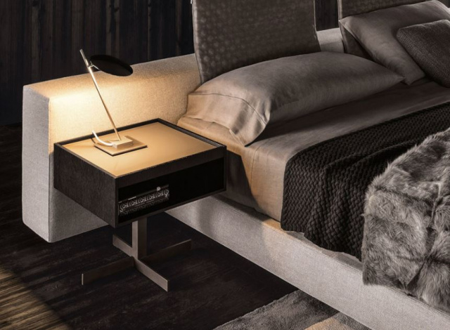 Итальянская тумбочка Close "Nightstand" от Minotti