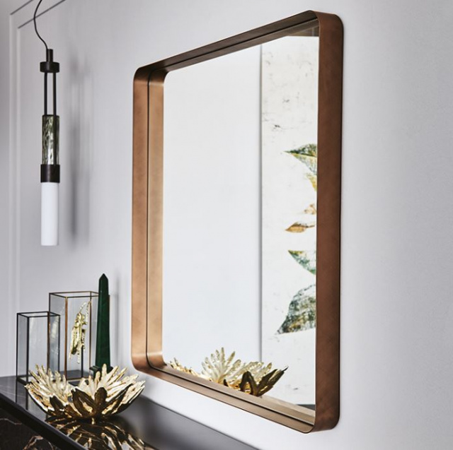 Итальянское настенное зеркало WISH S от Cattelan Italia