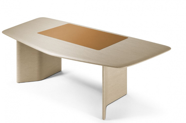 Итальянский письменный стол Trust  Iconic Desk от Poltrona Frau