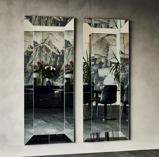 Итальянское настенное зеркало REGAL от Cattelan Italia
