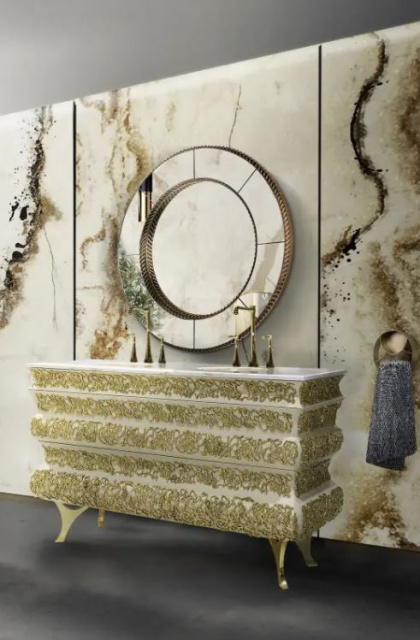 Итальянское настенное зеркало CROWN MIRROR  от  LUXXU