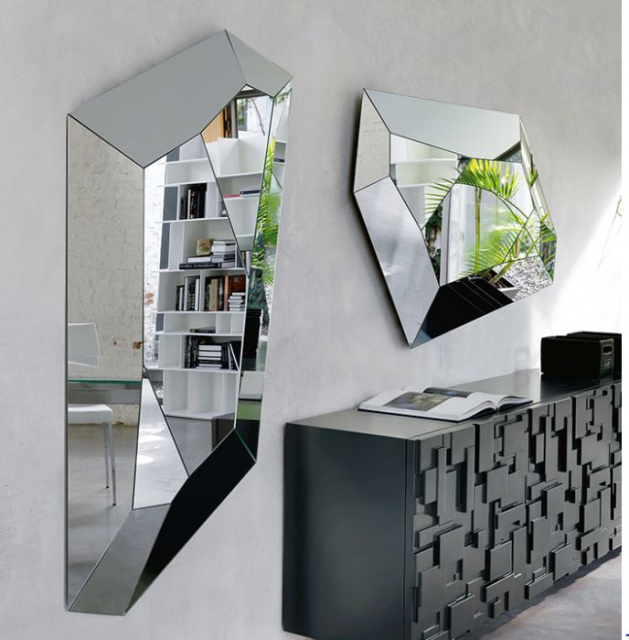 Итальянское настенное зеркало DIAMOND от Cattelan Italia