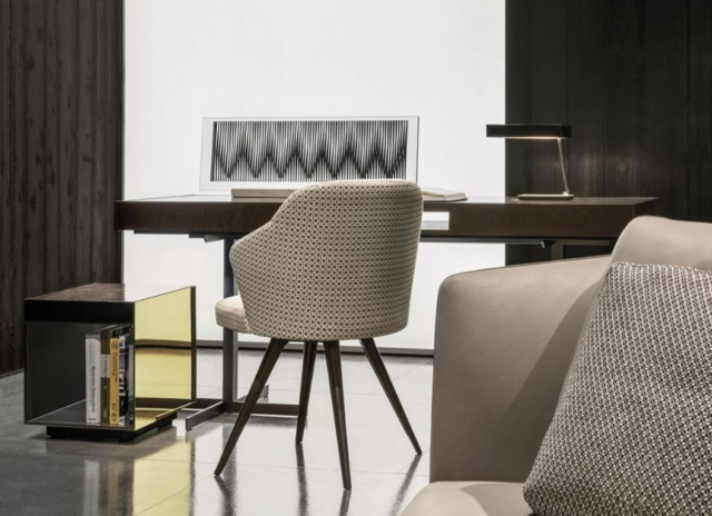 Итальянский письменный стол Close "Writing Desk" от MInotti